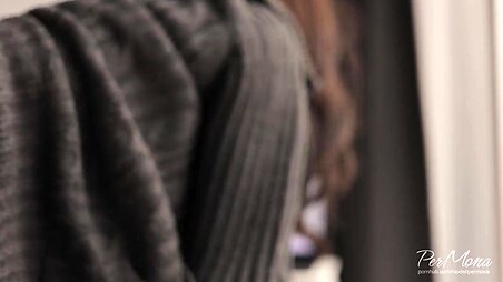 Guy caught slim girlfriend masturbating.